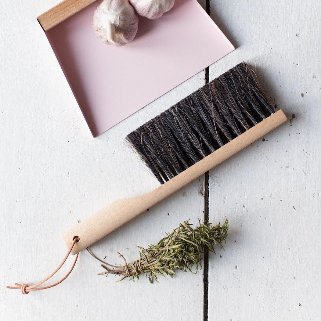 balayette en bois de hêtre clynk Andrée jardin