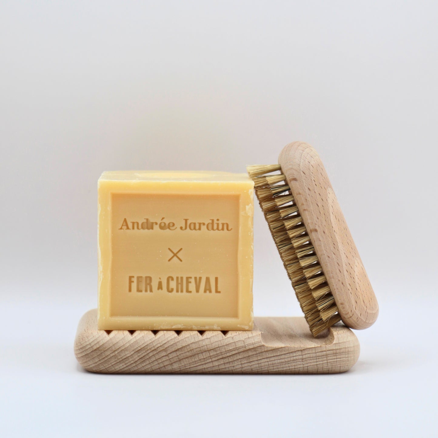 Coffret savon et brosse à ongles- Hêtre
